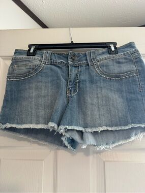 Red Rivet Light Wash Denim Cutoff Shorts with Frayed Hem